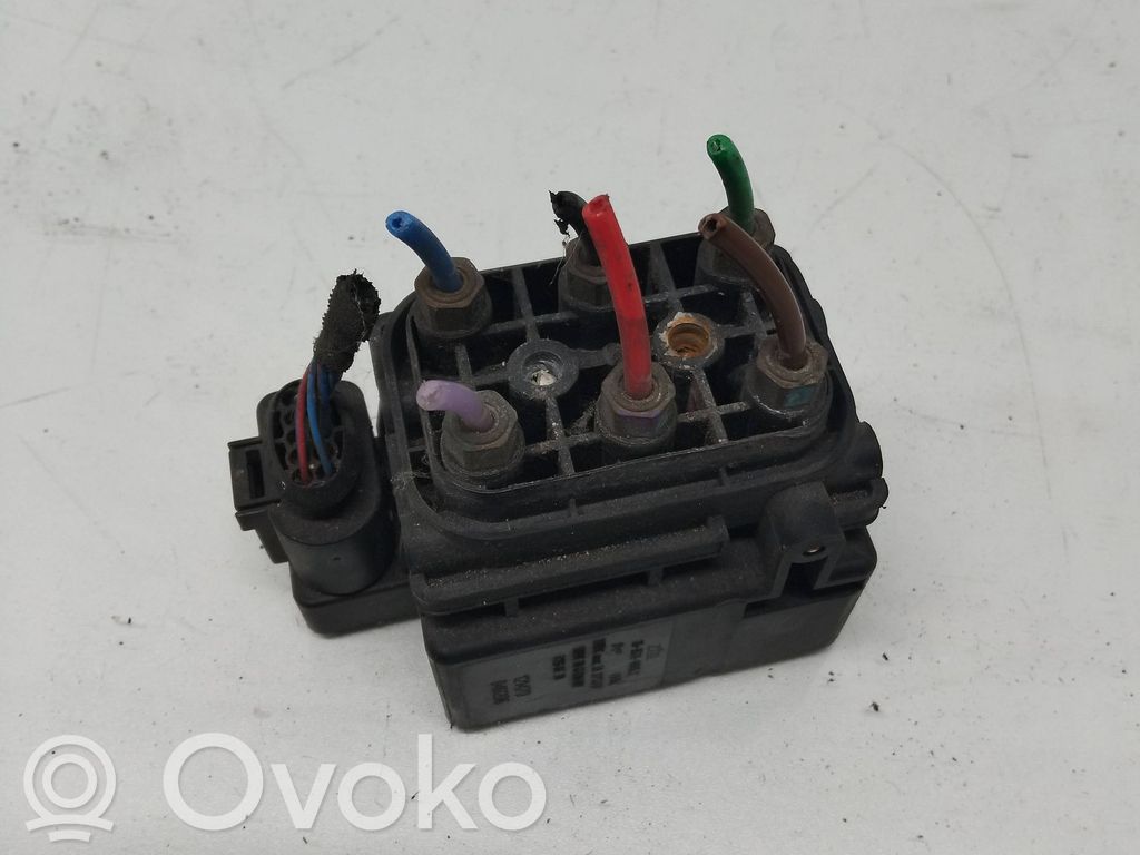 Audi A8 S8 D3 4E Gaisa sadales / vārsta bloks (pneimatiskā balstiekārta) 