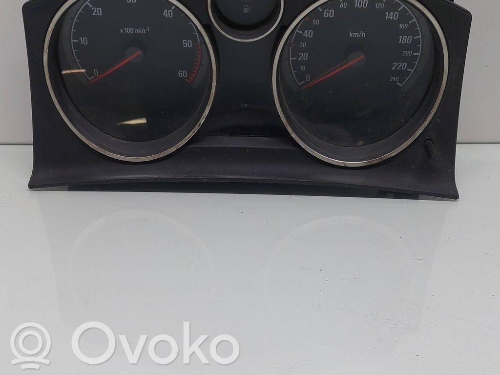 Opel Zafira B Speedometer (instrument cluster) 