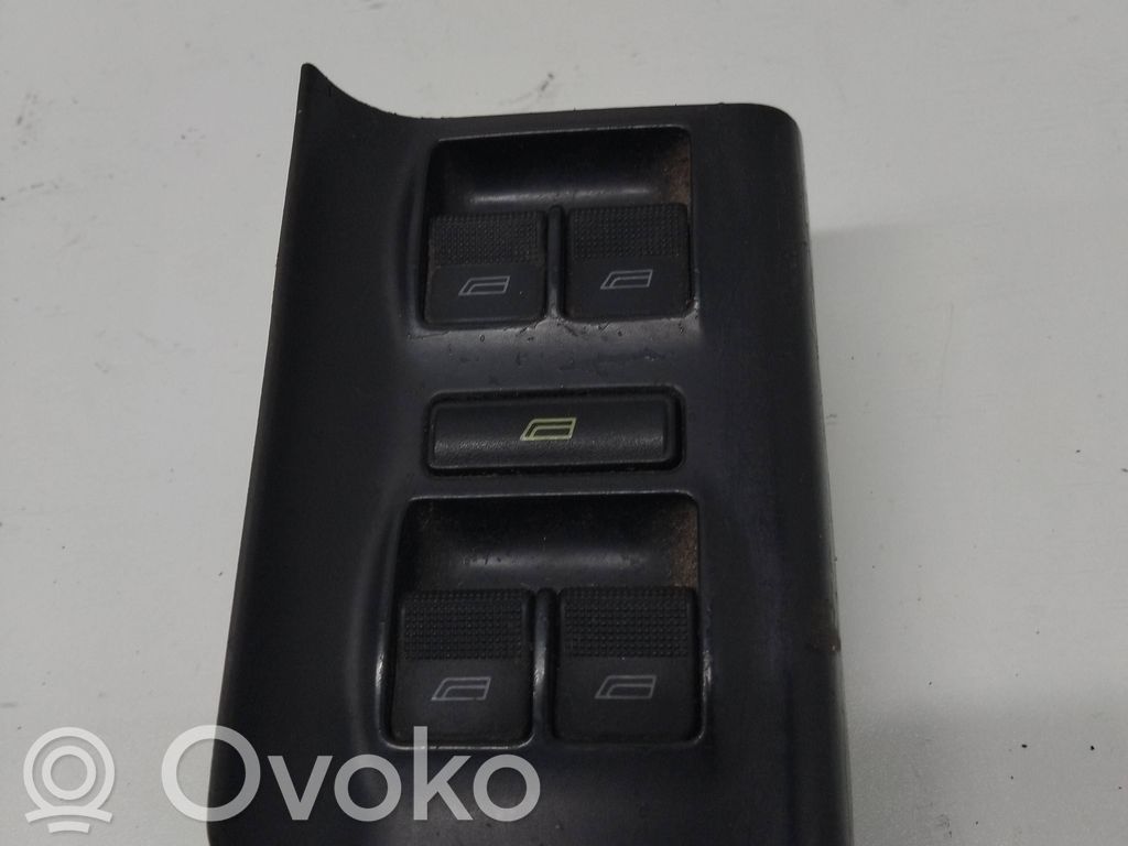Audi A4 S4 B5 8D Electric window control switch 