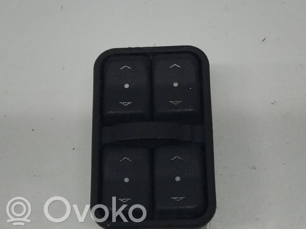 Opel Zafira A Electric window control switch 