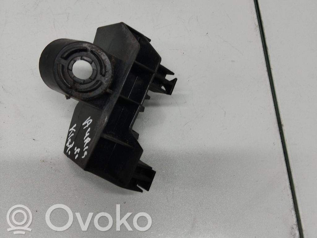 Toyota Auris E180 Uchwyt / Mocowanie zderzaka tylnego 