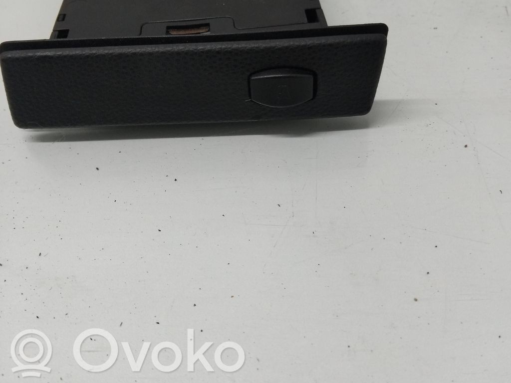 BMW 5 E60 E61 Держатель чашки 