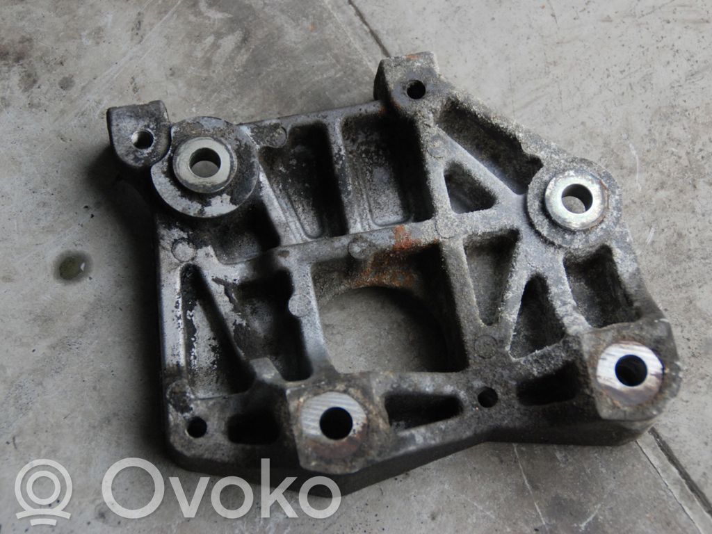 Mazda CX-7 Soporte de montaje del compresor de A/C 