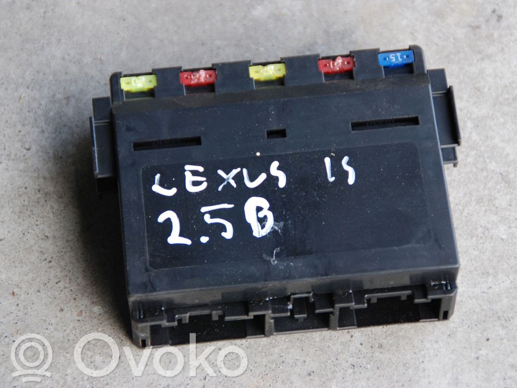 Lexus IS 220D-250-350 Saugiklių blokas 