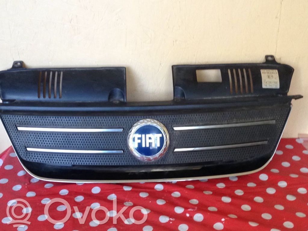 Fiat Idea Augšējais režģis 