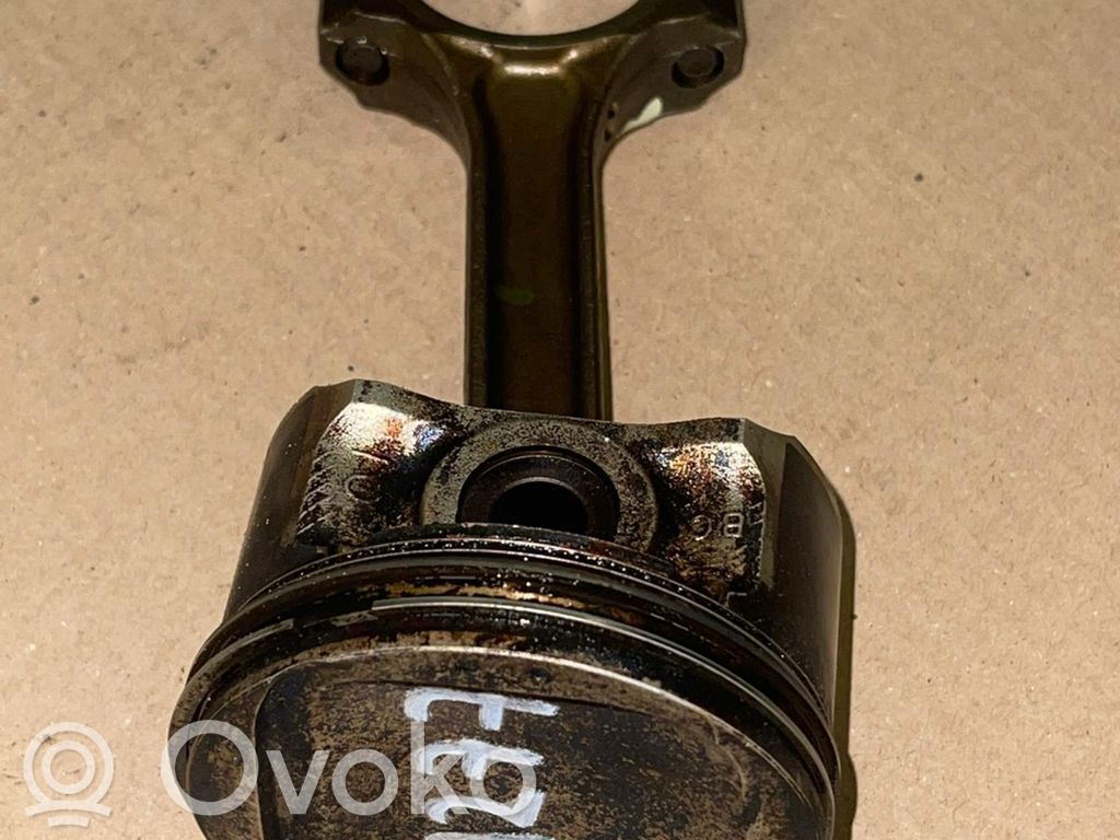 Piston with connecting rod