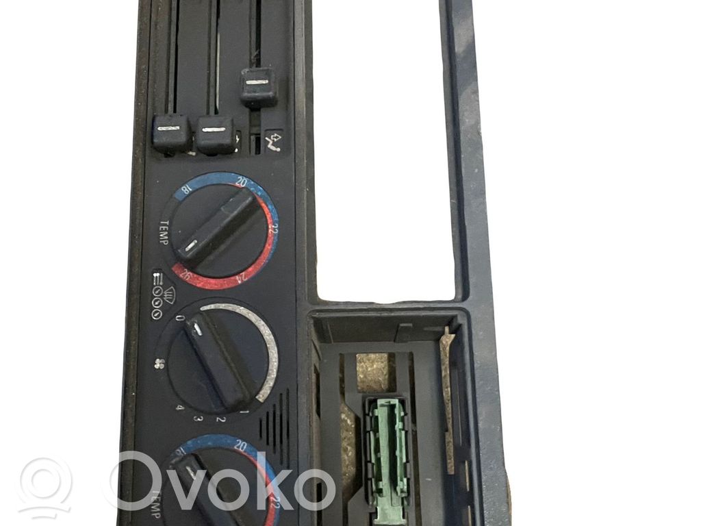 BMW 5 E34 Climate control unit 
