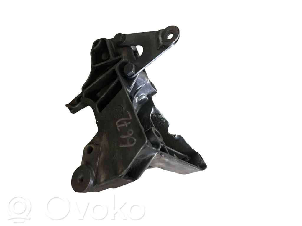 Ohjaustehostimen pumpun kannake   2245747