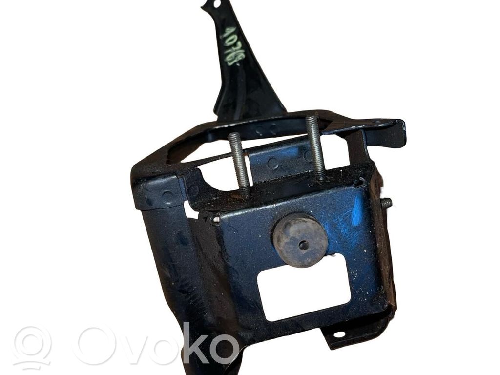 BMW 3 E90 E91 Power steering pump mounting bracket 