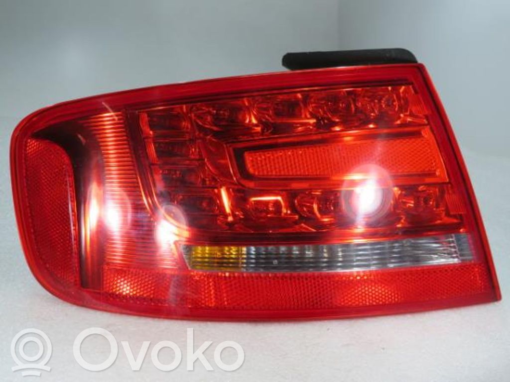 Audi A4 S4 B8 8K Lampă spate în capacul portbagajului 