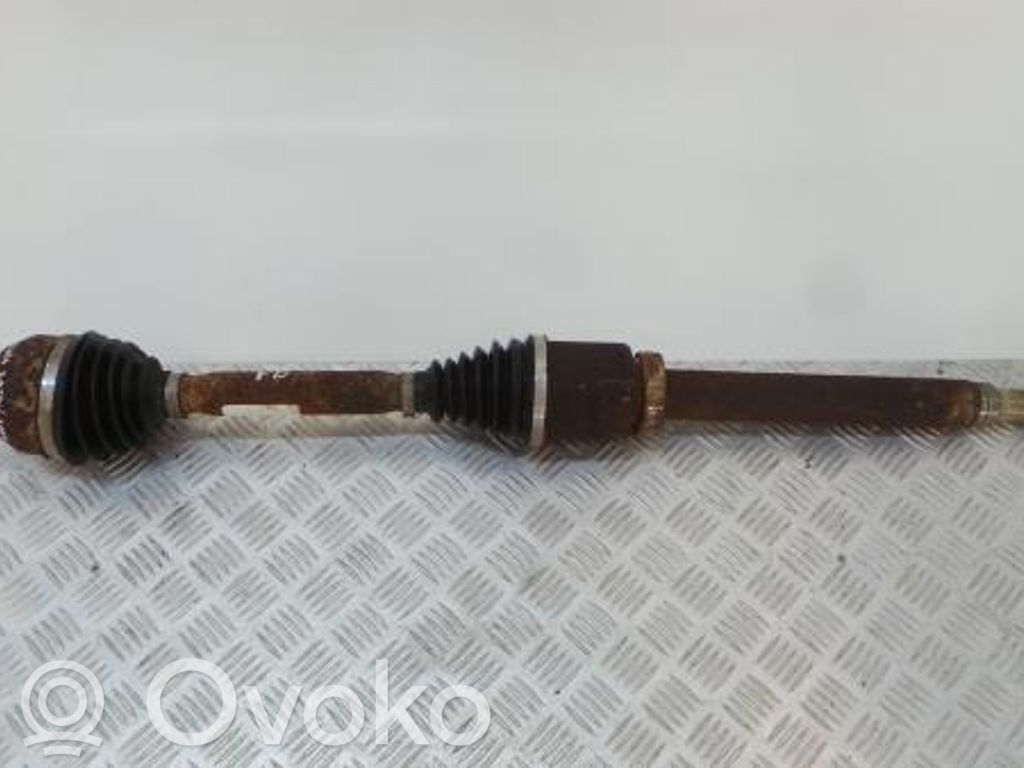 Etuvetoakseli
