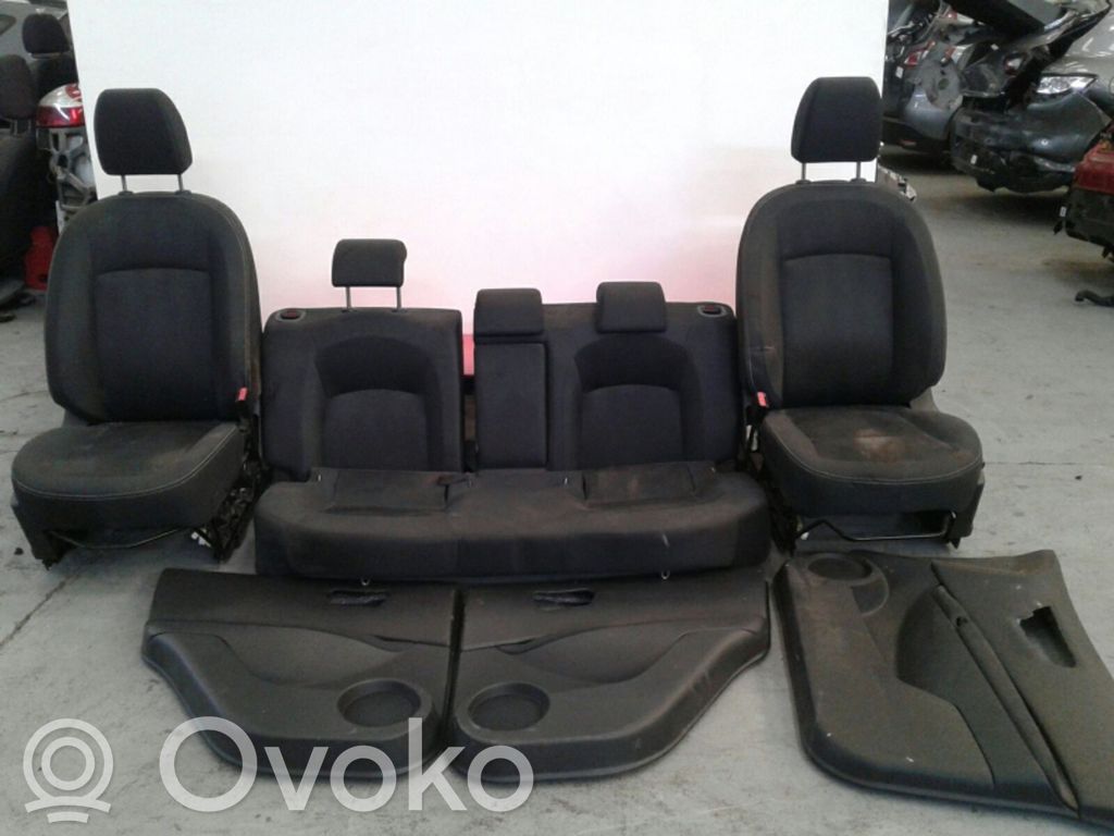 Nissan Qashqai+2 Seat set 