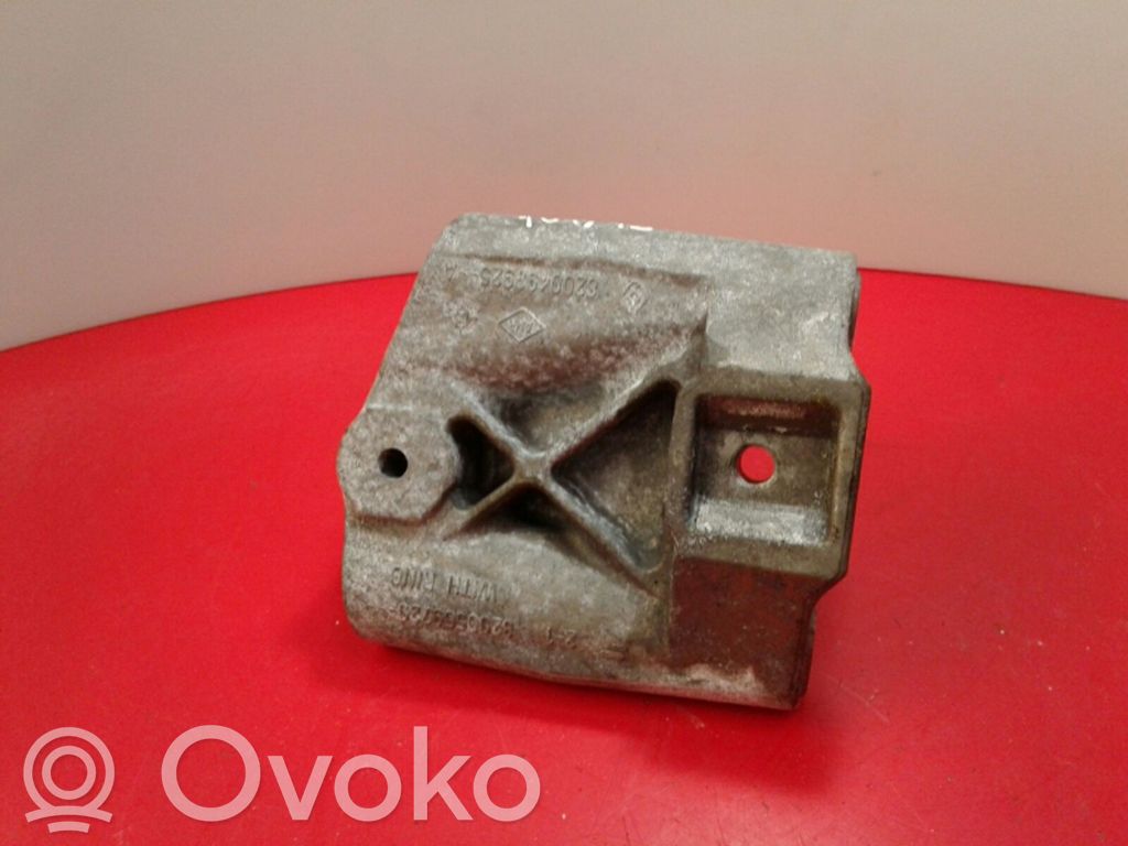 Engine mount bracket   8200559729