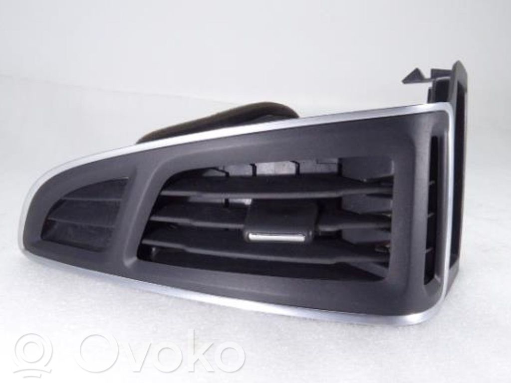 Ford Focus Dysze / Kratki środkowego nawiewu deski rozdzielczej 