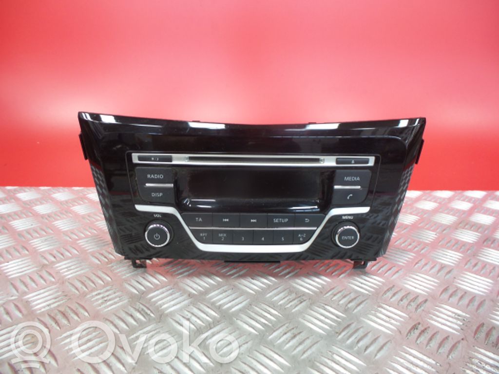 Nissan Qashqai Panel / Radioodtwarzacz CD/DVD/GPS 