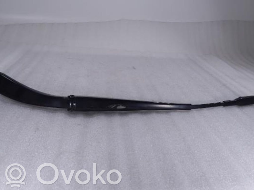 Mercedes-Benz CLA C117 X117 W117 Front wiper blade arm 