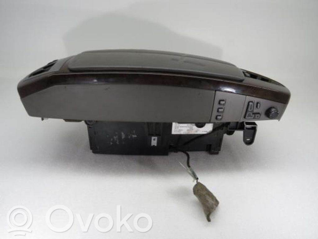Center console   7011800,0170666,10854389,500358,6921309,6947817,BM1367,E0310026,MARCASDEUSO