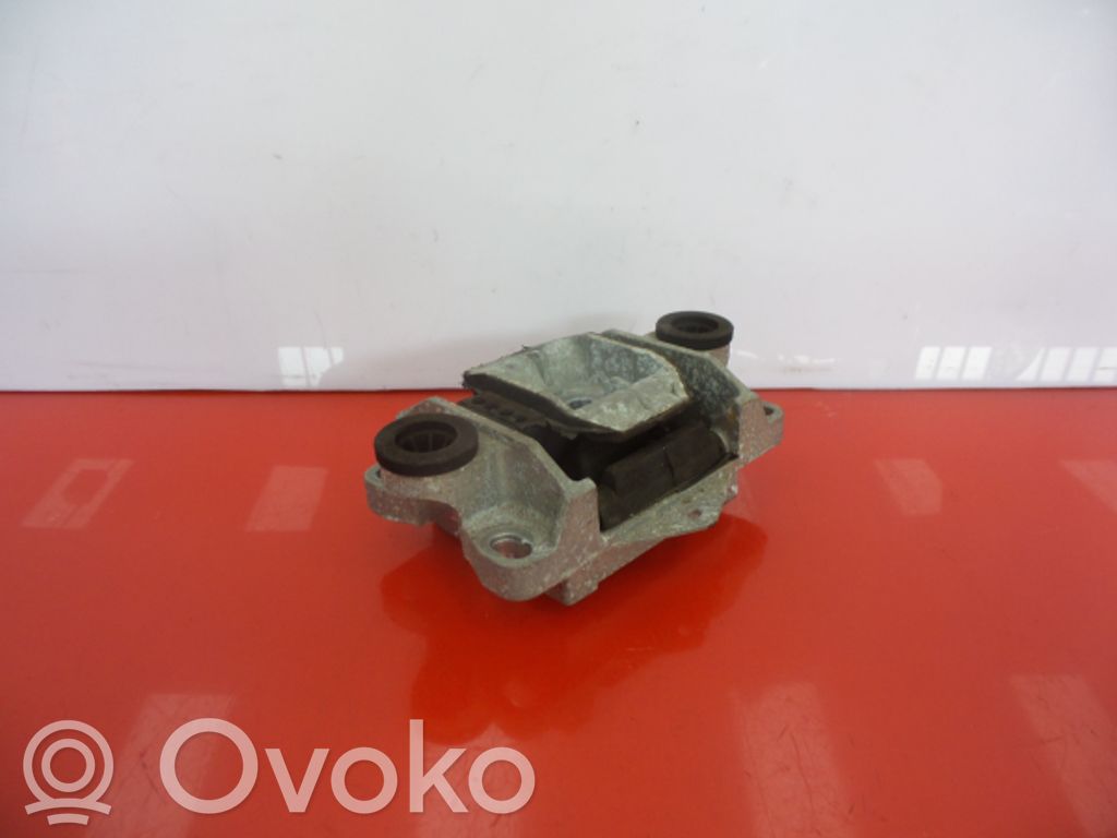 Ford Mondeo Mk III Engine mount bracket 