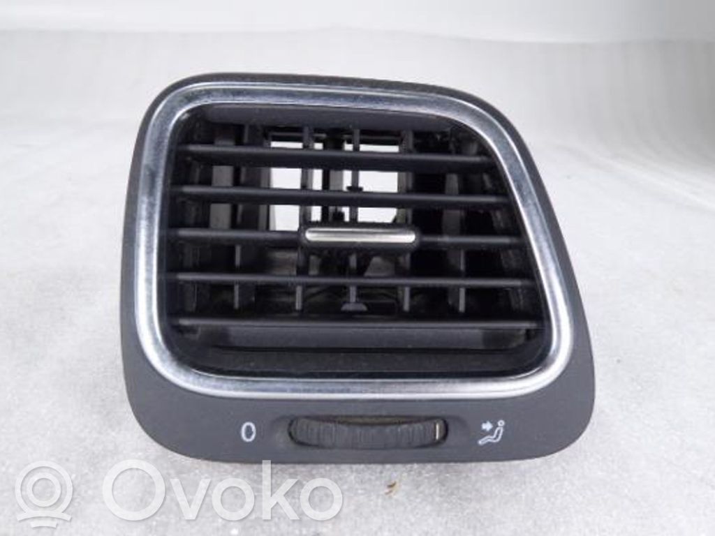 Volkswagen Scirocco Centrinės oro grotelės 