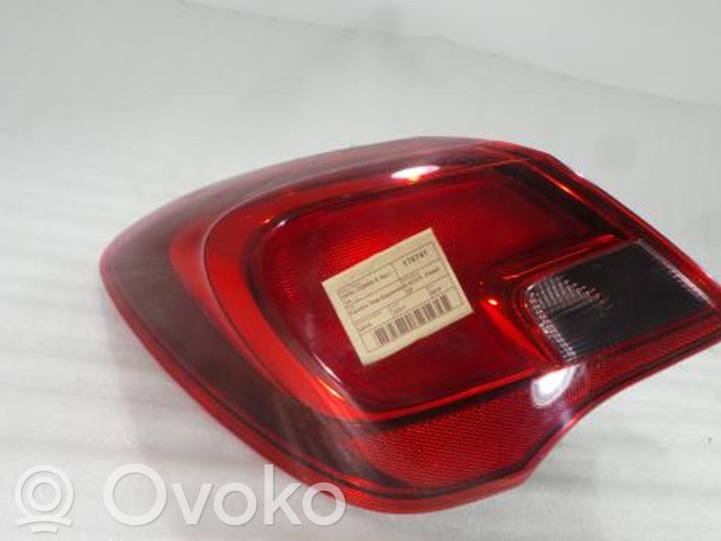 Opel Corsa E Lampy tylnej klapy bagażnika 