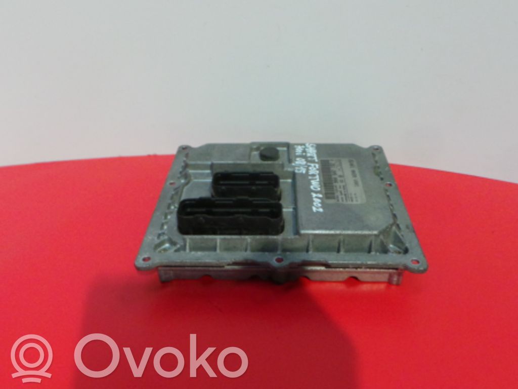 Unidad de control/módulo del motor   0010020V001,006,261,BOSCH