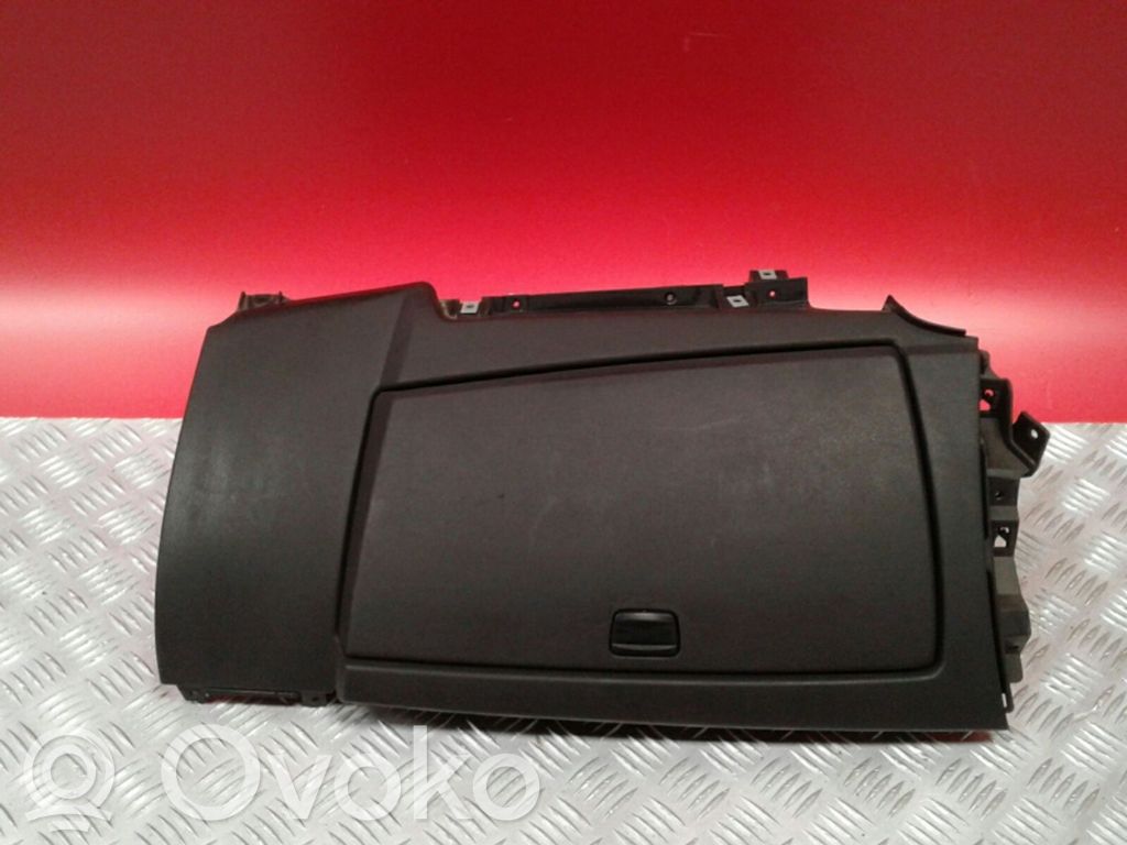 Glove box   712455415