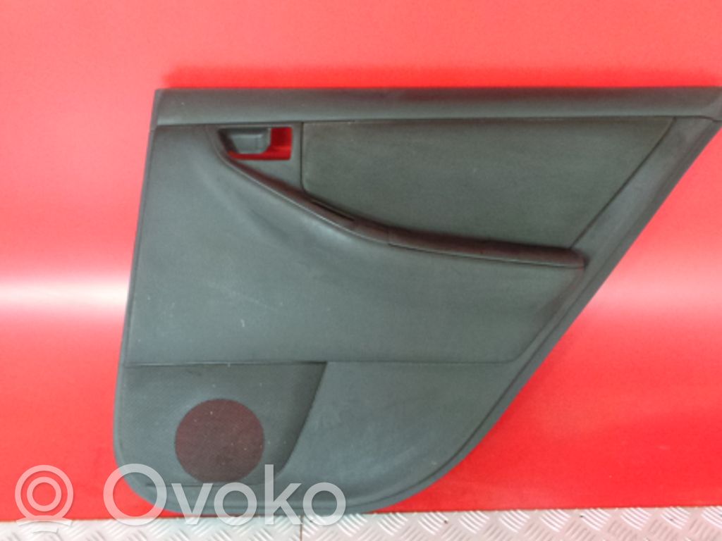 Toyota Corolla Verso E121 Apmušimas galinių durų (obšifke) 