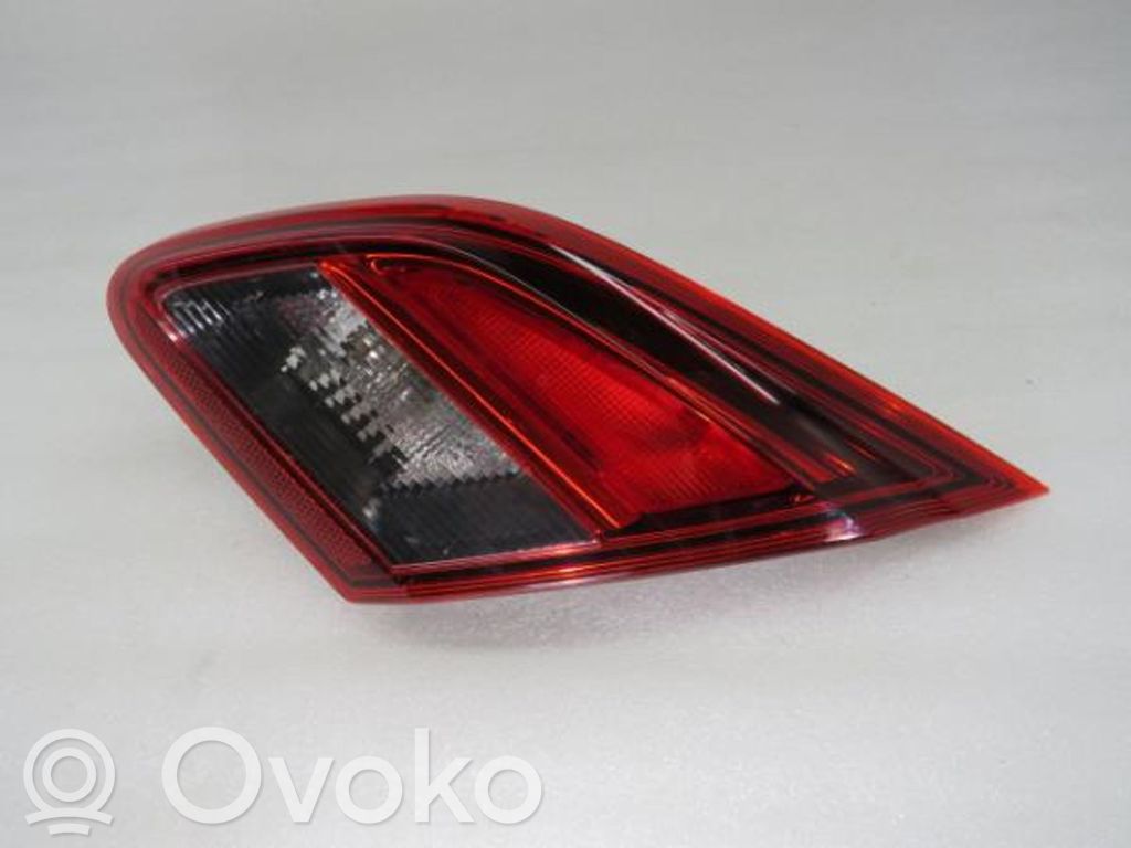 Opel Corsa E Luces portón trasero/de freno 