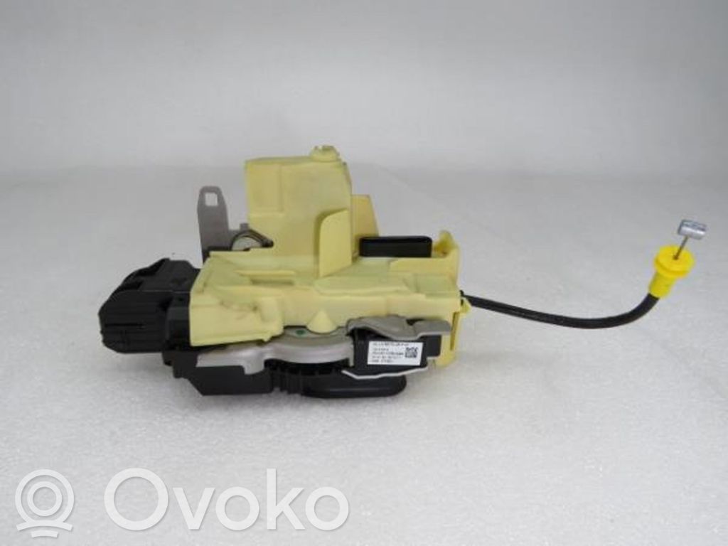 Volvo XC40 Zamek drzwi tylnych 