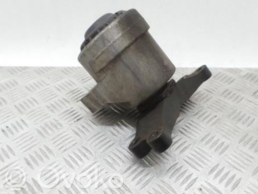 Engine mount bracket   3521,6F012