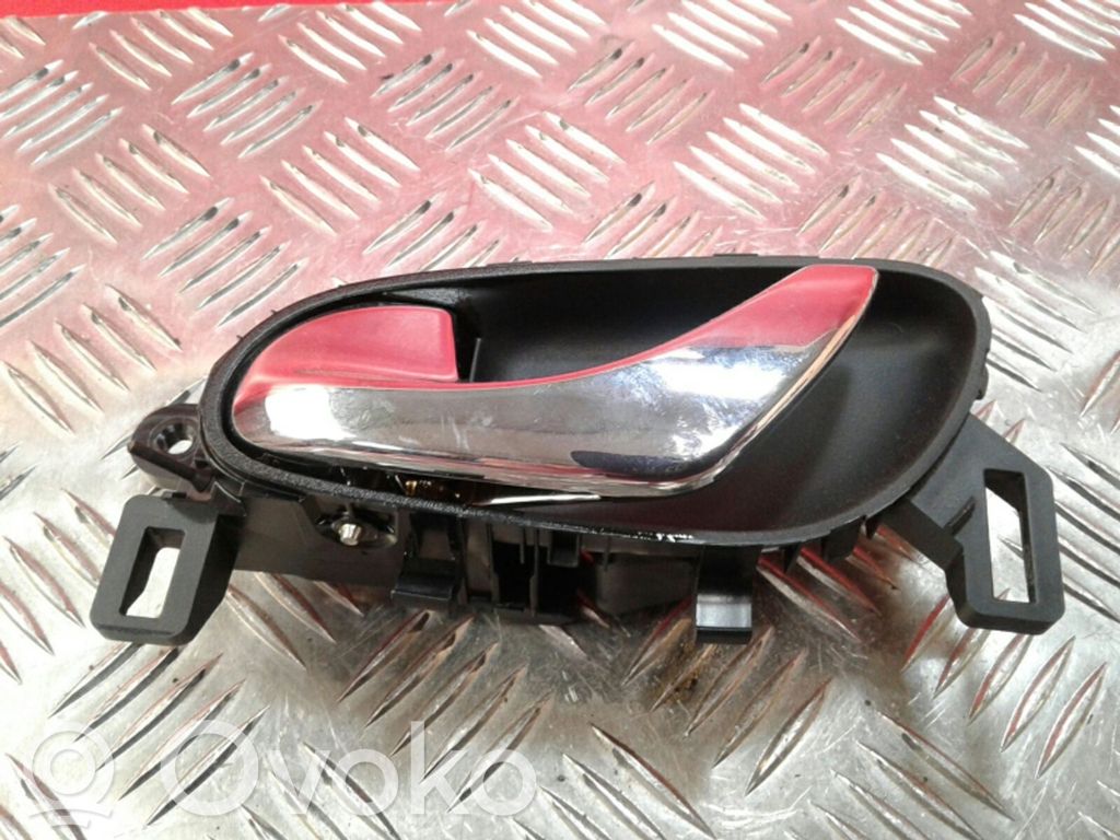 Nissan Qashqai Klamka wewnętrzna drzwi tylnych 