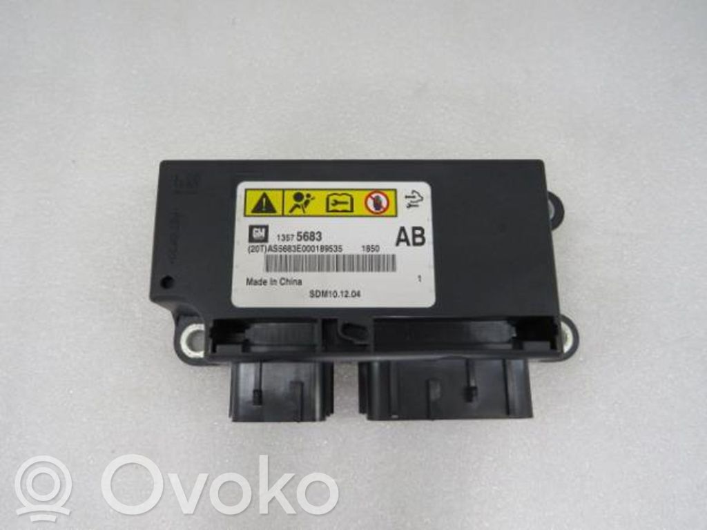 Opel Astra J Oro pagalvių valdymo blokas 