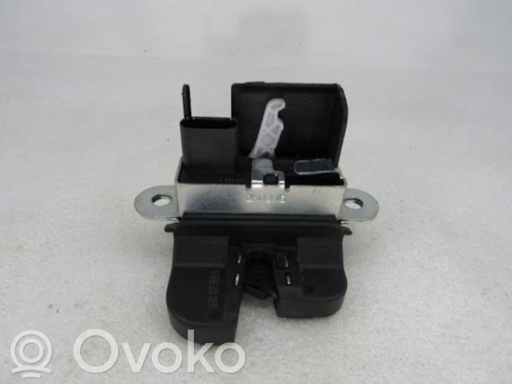 Volkswagen Golf VII Tailgate exterior lock 