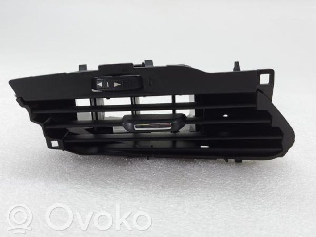 Opel Corsa E Dysze / Kratki środkowego nawiewu deski rozdzielczej 
