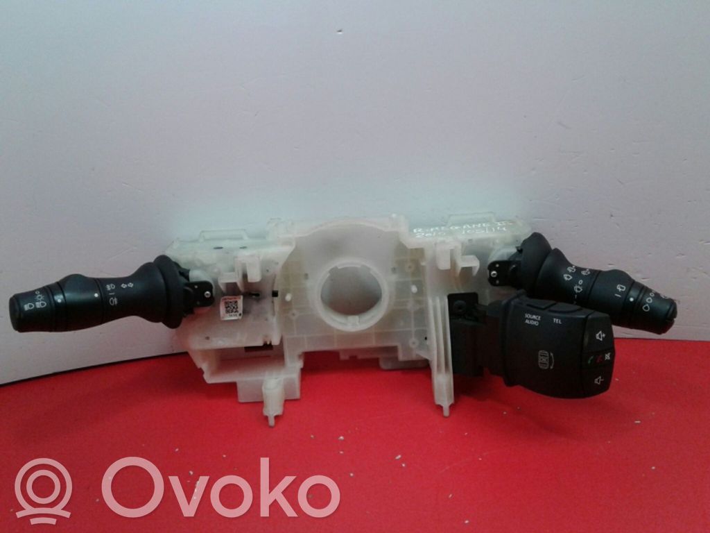 Renault Megane III Interruptor/palanca de limpiador de luz de giro 