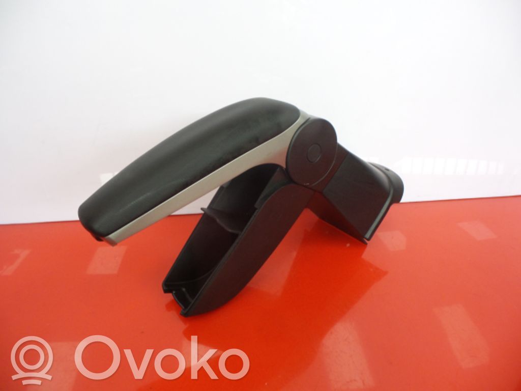 Mazda 2 Keskikonsoli 