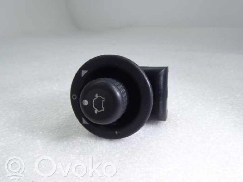 Interrupteur / bouton multifonctionnel   CA61,0906,17B676,AA