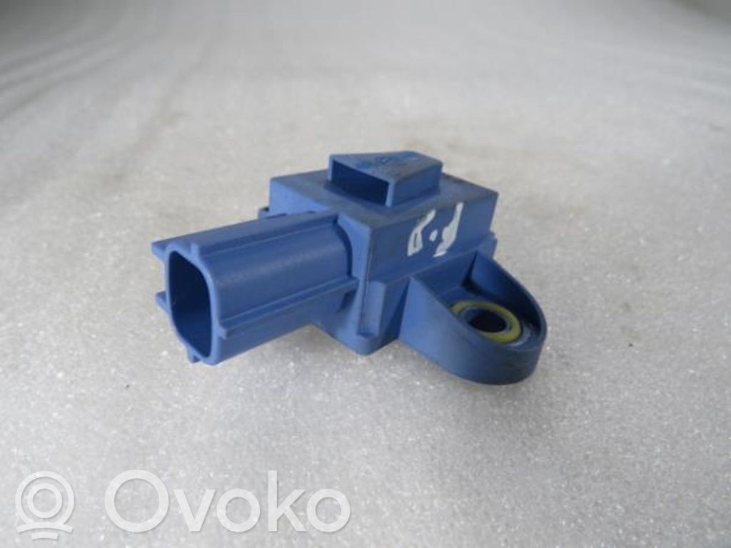 Volkswagen Golf V Airbag deployment crash/impact sensor 