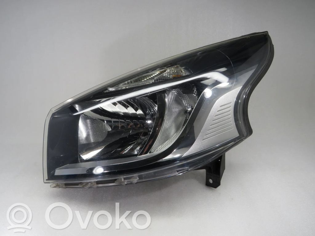 Renault Trafic III (X82) Lampa przednia 