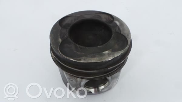 Nissan NP300 Piston 