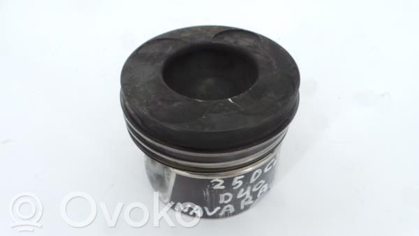 Nissan NP300 Piston 