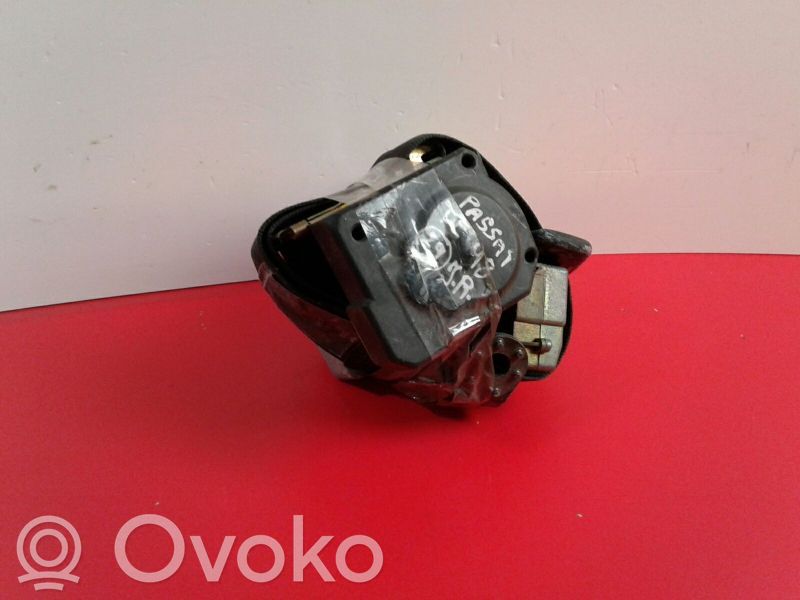 Volkswagen PASSAT B5 Rear seatbelt 