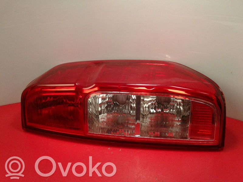 Nissan NP300 Rear/tail lights 