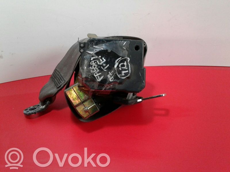Volkswagen PASSAT B5 Rear seatbelt 