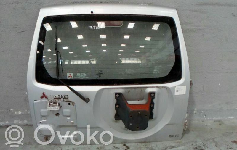 Mitsubishi Pajero Puerta del maletero/compartimento de carga 