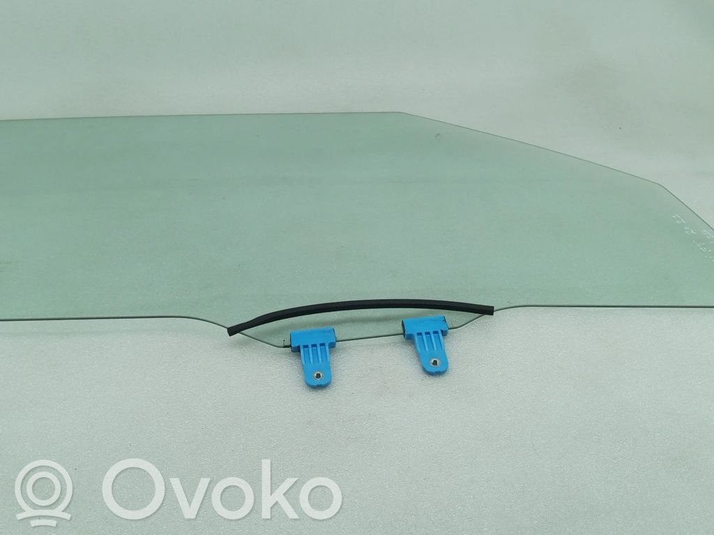 Suzuki Swift III Front door window glass four-door 