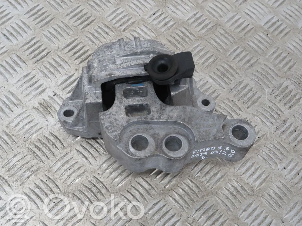 Fiat Tipo Engine mount bracket 