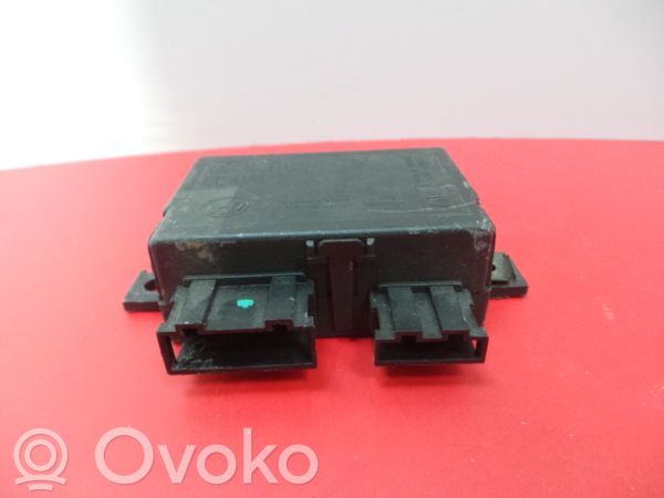 Volkswagen Polo IV 9N3 Relé de bloqueo de encendido 