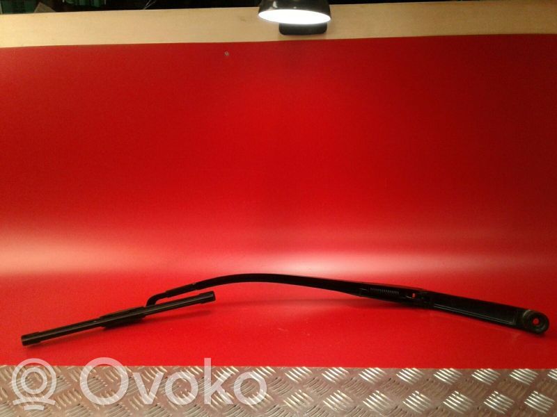 KIA Ceed Brazo del limpiaparabrisas delantero 
