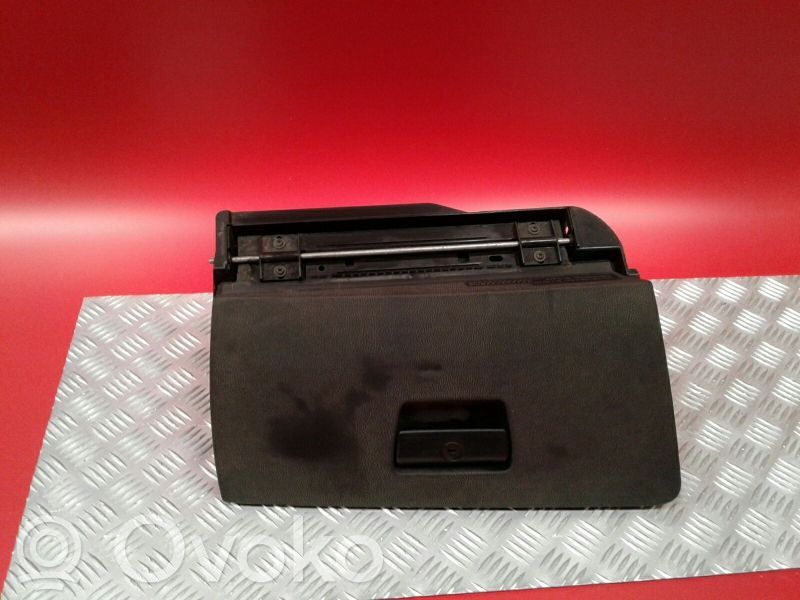 Glove box   5116,075,479,MARCADO